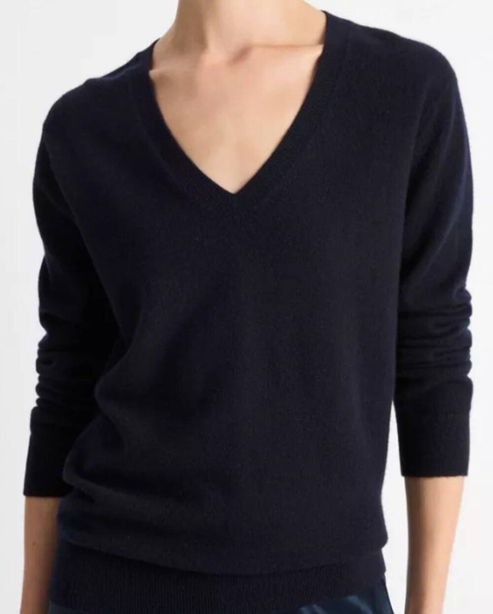 Vince Women's 100% Cashmere V-Neck Sweater Navy Blue Size S Relaxed Fit Luxury